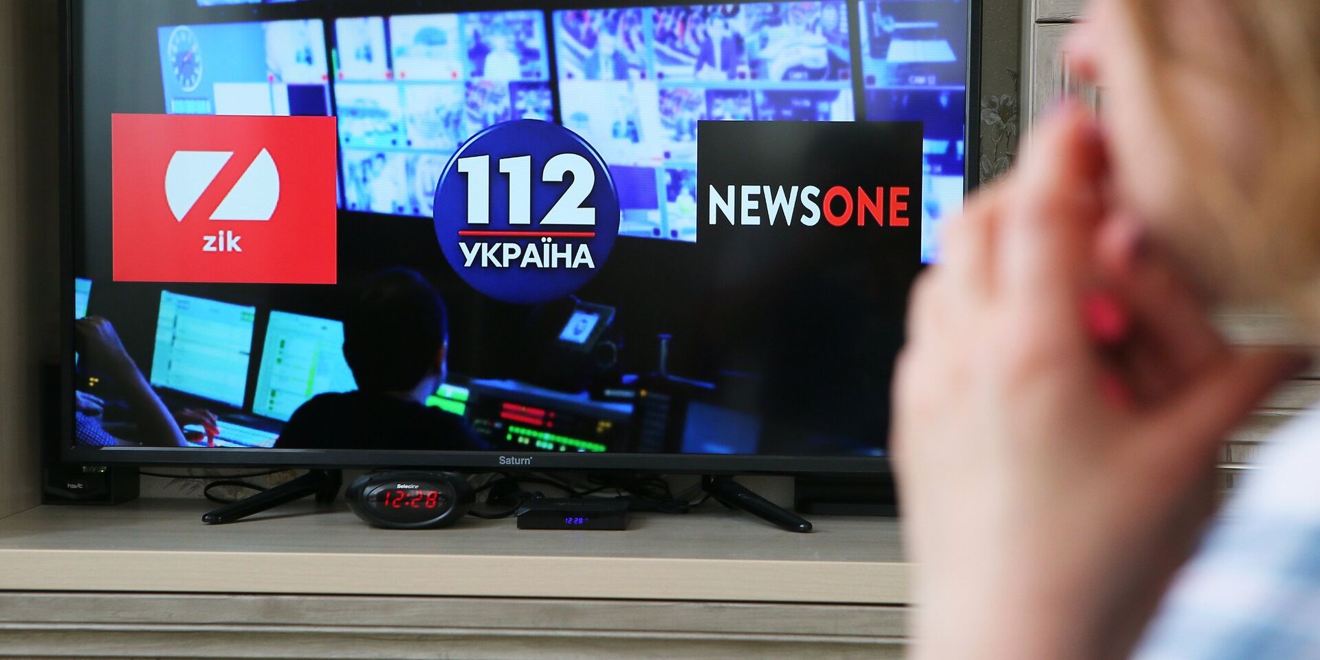 На Украине введены санкции против трех телеканалов - ИноСМИ, 1920, 04.02.2021