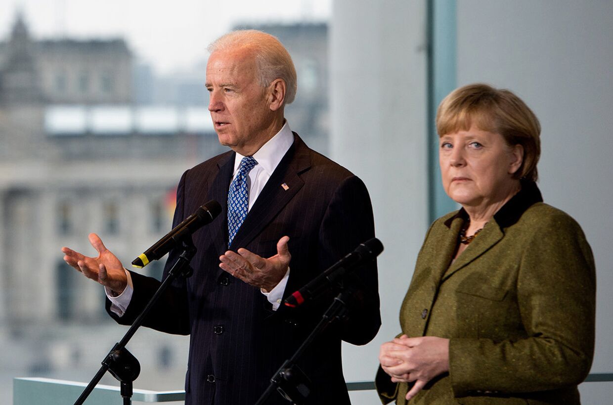Вице-президент США Джо Байден и канцлер Германии Ангела Меркель, 1 февраля 2013 года