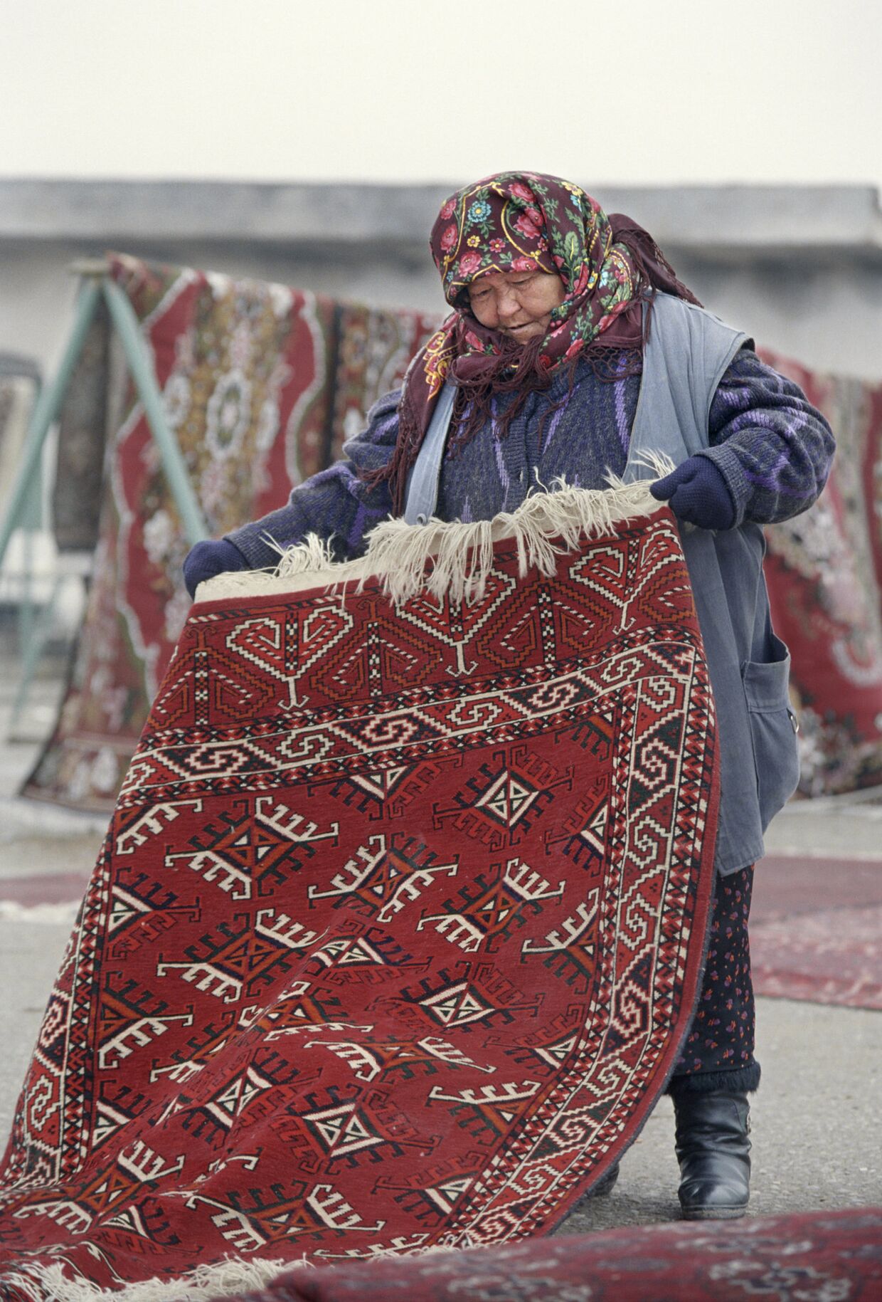 Продавец ковров в Туркменистане