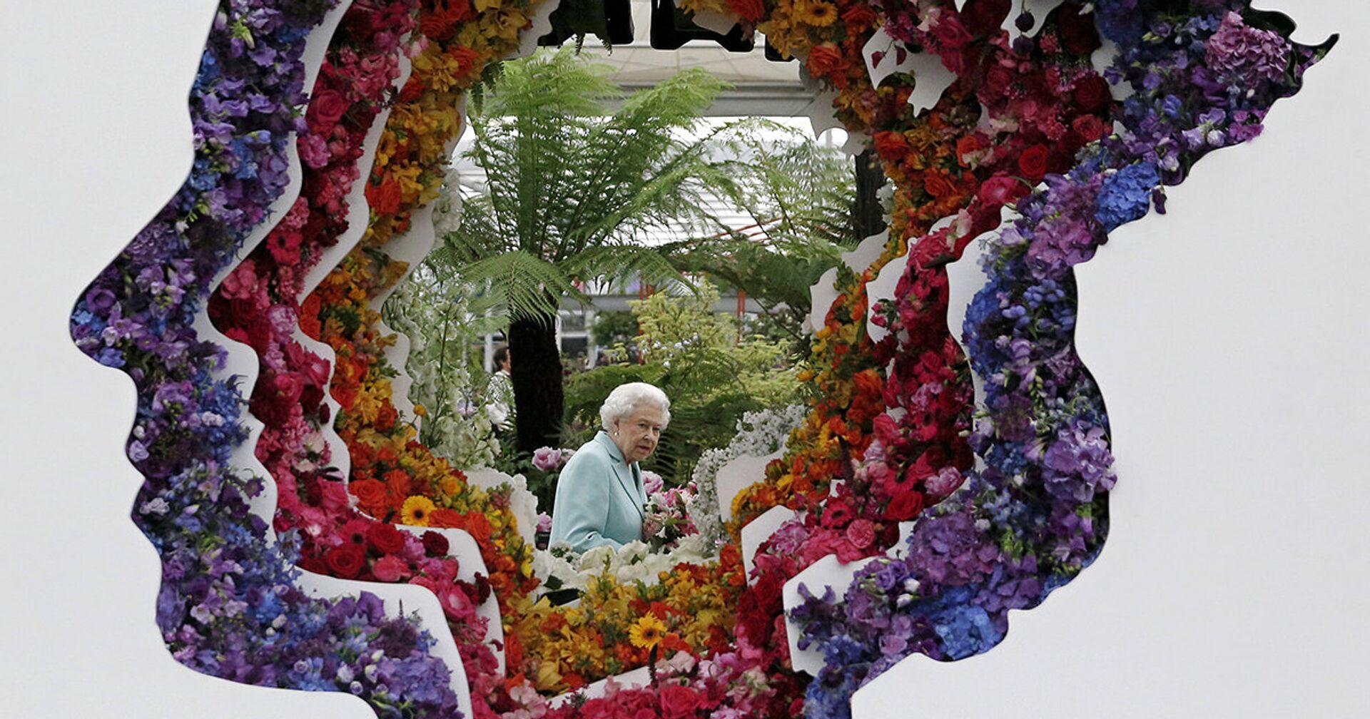 Королева Великобритании Елизавета II на выставке цветов в Лондоне - ИноСМИ, 1920, 08.02.2021