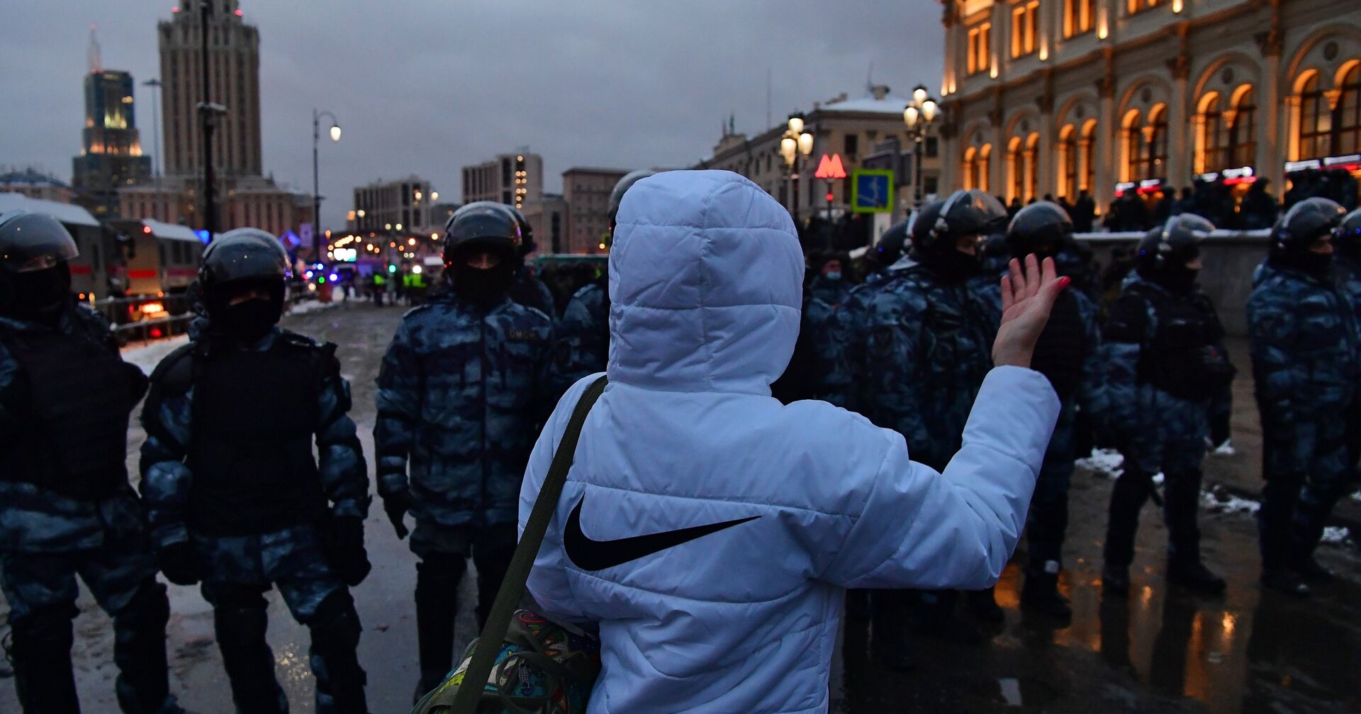 На Комсомольской площади во время несанкционированной акции сторонников Алексея Навального в Москве - ИноСМИ, 1920, 09.02.2021