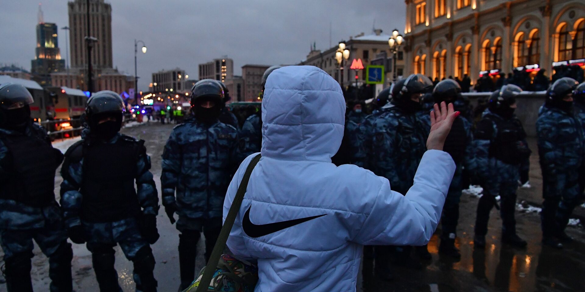 На Комсомольской площади во время несанкционированной акции сторонников Алексея Навального в Москве - ИноСМИ, 1920, 09.02.2021