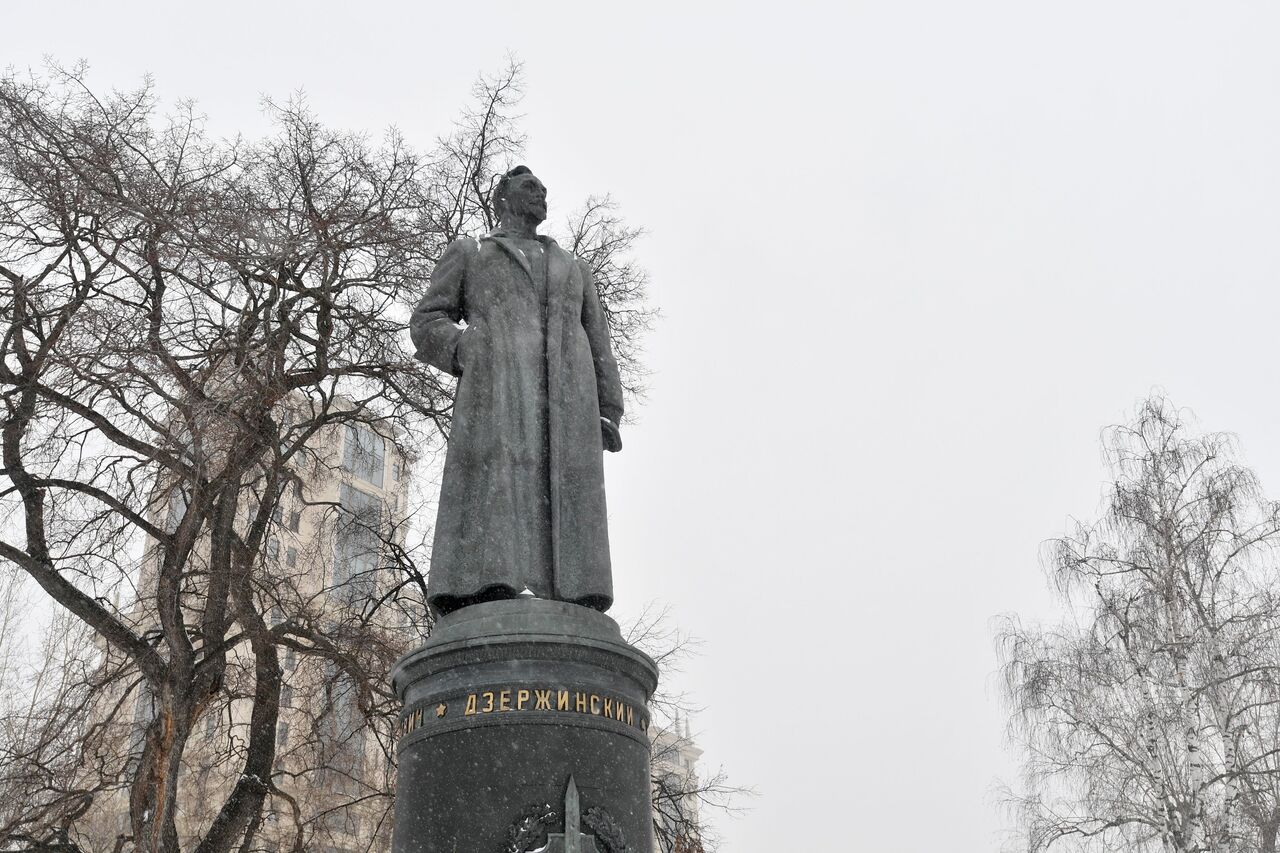 памятник воровскому в москве на лубянке