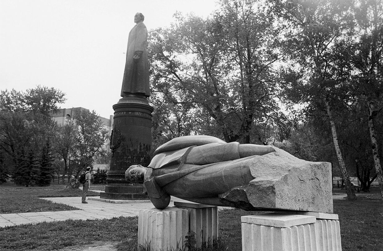 Памятник Дзержинскому