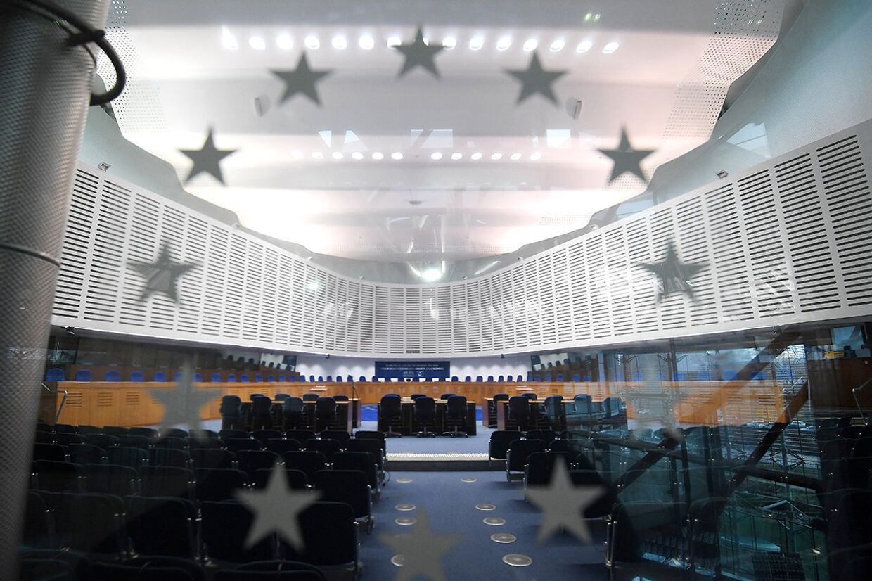 Внутри здания европейского суда по правам человека в Страсбурге