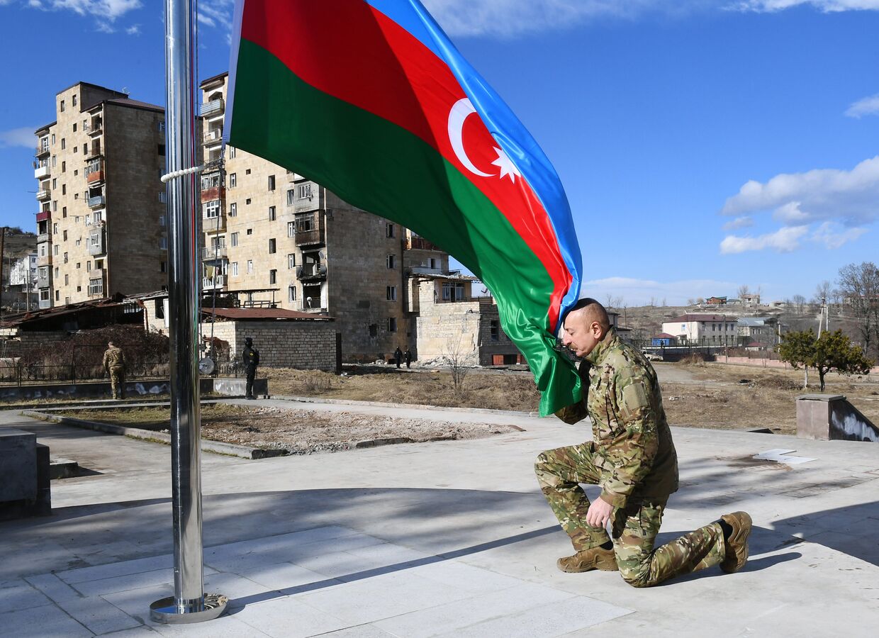 Президент Азербайджана Ильхам Алиев посетил г. Шуша. Шуша перешла под контроль Баку 8 ноября 2020.