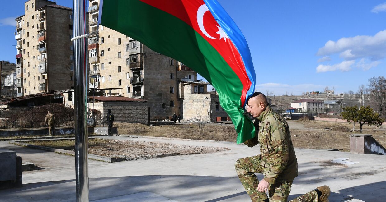 Президент Азербайджана Ильхам Алиев посетил г. Шуша. Шуша перешла под контроль Баку 8 ноября 2020.
