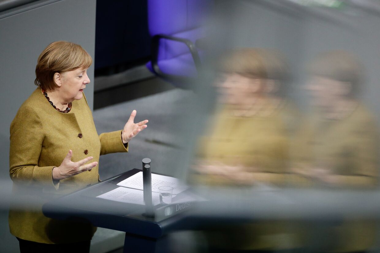 Ангела Меркель выступает в бундестаге, Берлин, Германия