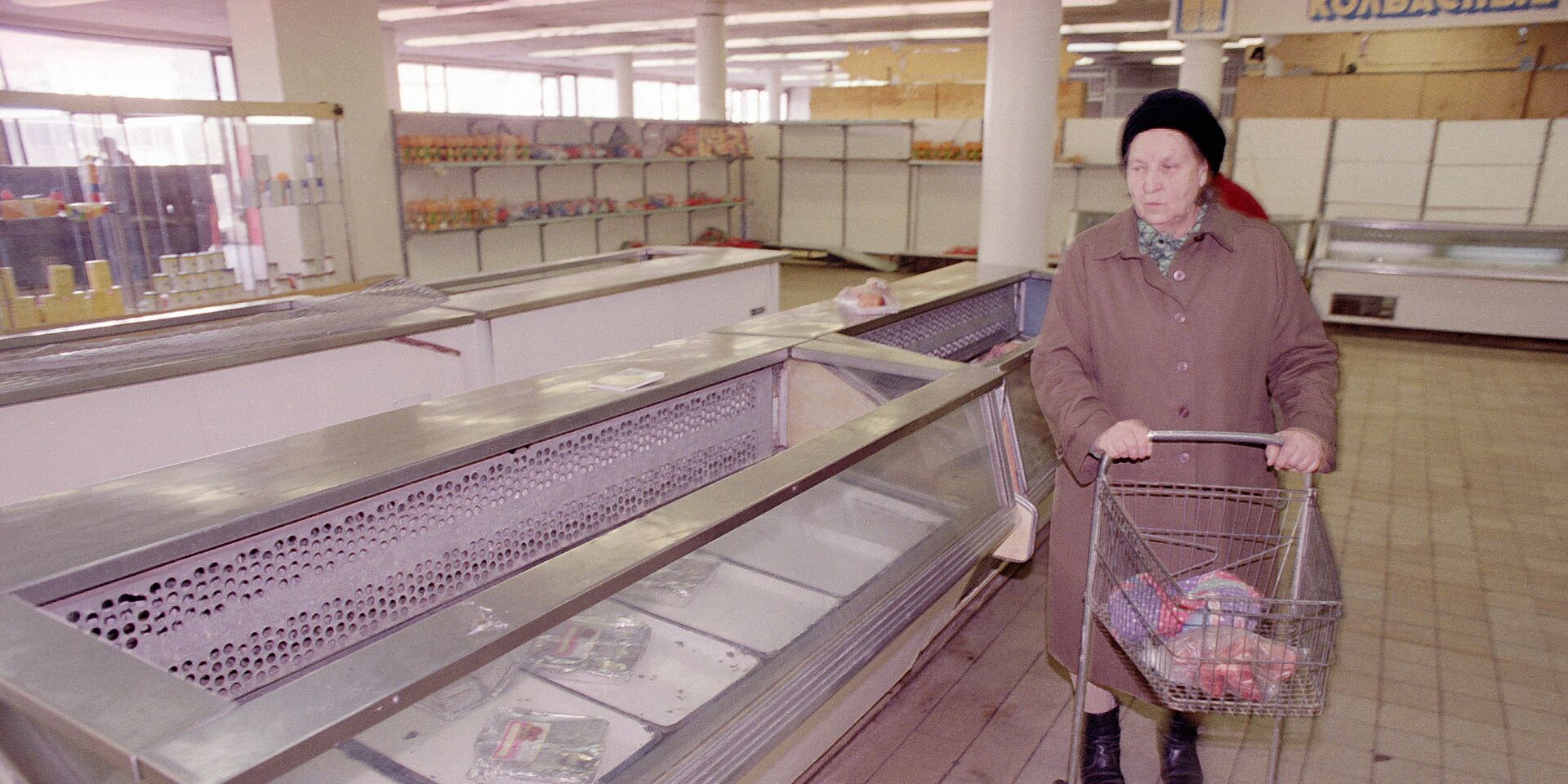 Пустые прилавки в продуктовом магазине в Москве - ИноСМИ, 1920, 18.05.2021
