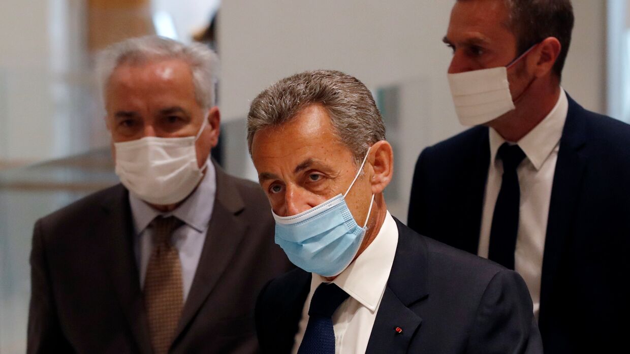 Бывший президент Франции Николя Саркози в здании суда Парижа