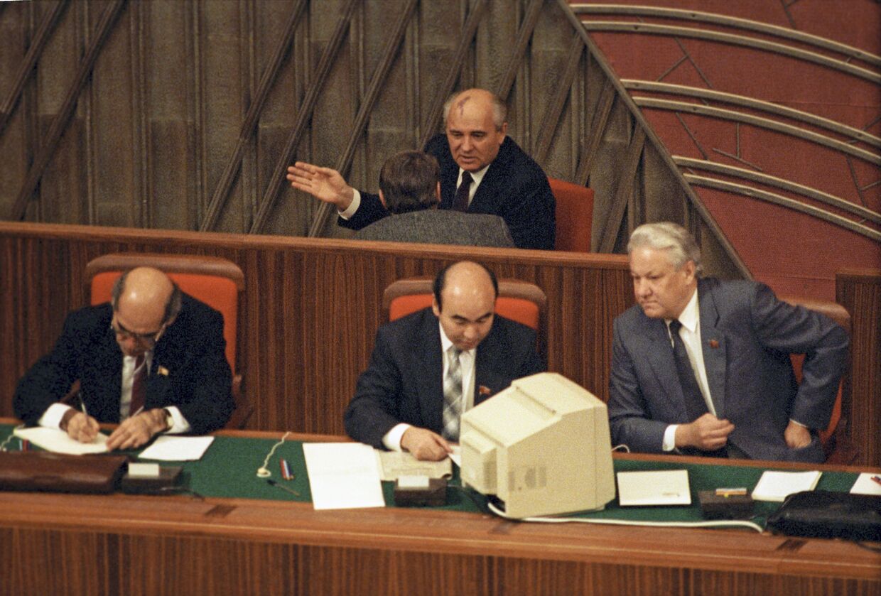 Президент СССР М.С.Горбачев и Председатель Верховного Совета РСФСР Б.Н.Ельцин