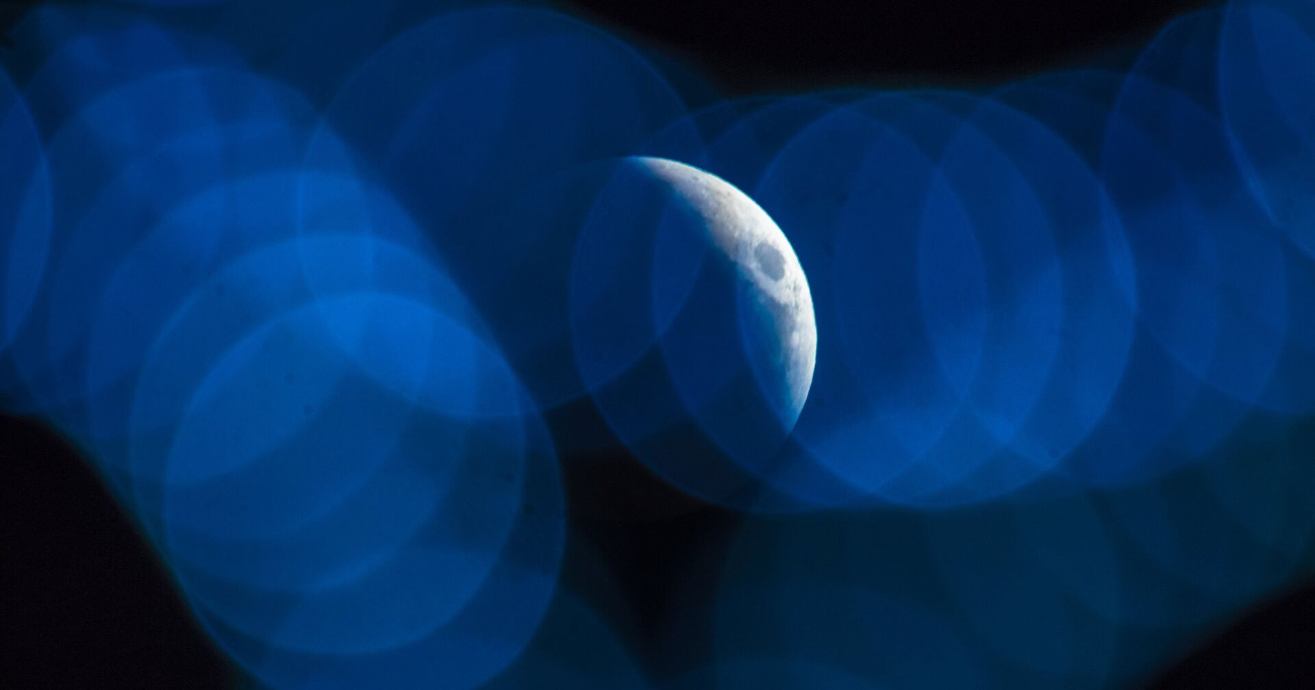 Луна во время затмения над Сочи - ИноСМИ, 1920, 19.09.2021
