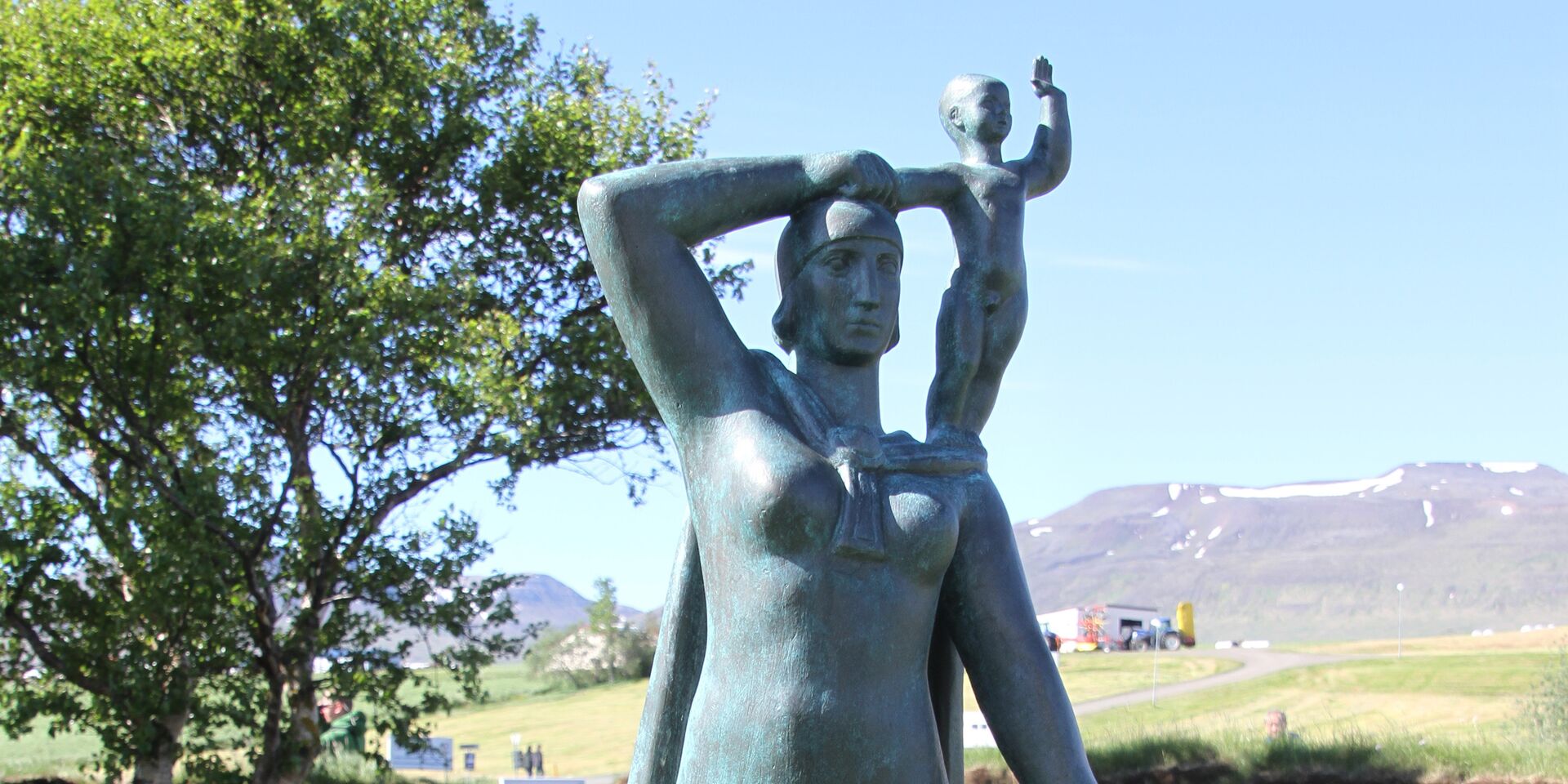 Гудрид и Снорри. Статуя в поселке Глёймбайр, Исландия - ИноСМИ, 1920, 05.03.2021