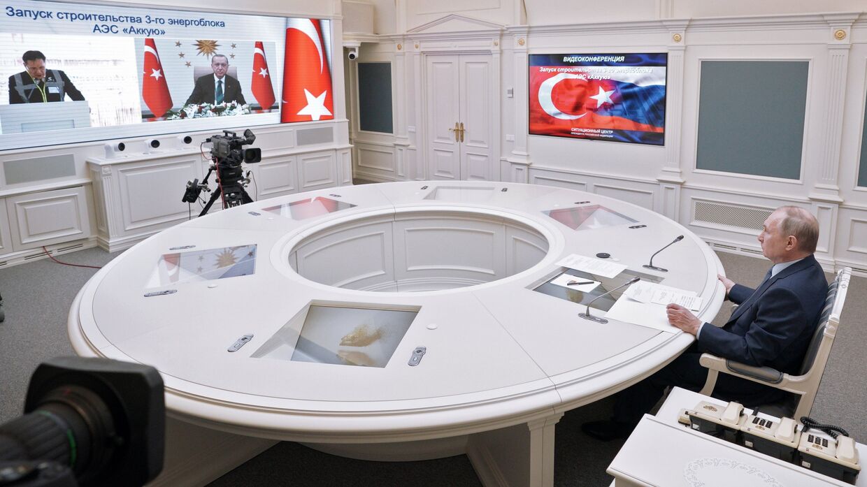 Президент РФ В. Путин с президентом Турции Р. Т. Эрдоганом дали старт строительству третьего энергоблока АЭС Аккую