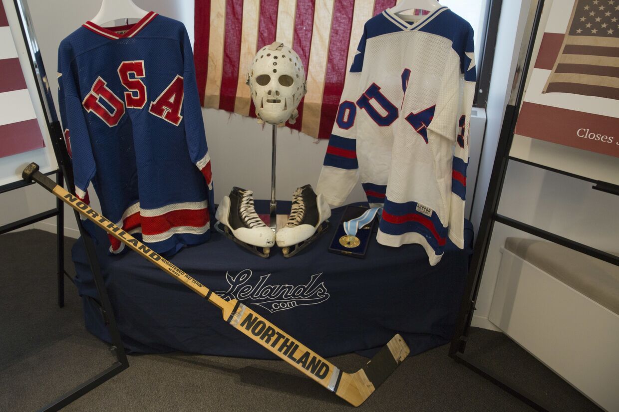 Вещи вратаря Джима Крейга, члена команды США, обыгравшей советских хоккеистов в Лейк-Плейсиде в 1980 году. Это событие называют Чудом на льду