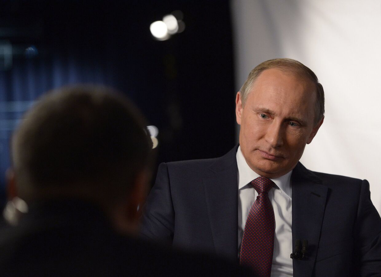 Президент РФ В.Путин дал интервью ведущему телеканала Россия-1 В. Соловьеву