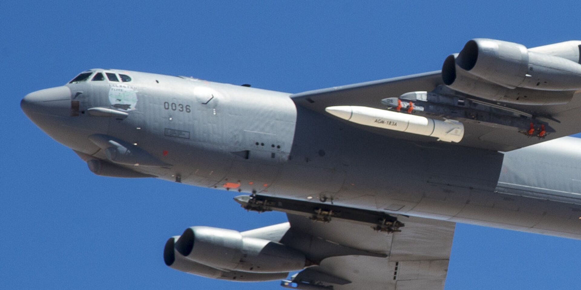 Прототип гиперзвуковой ракеты AGM-183A на борту самолета ВВС США B-52  - ИноСМИ, 1920, 01.05.2026