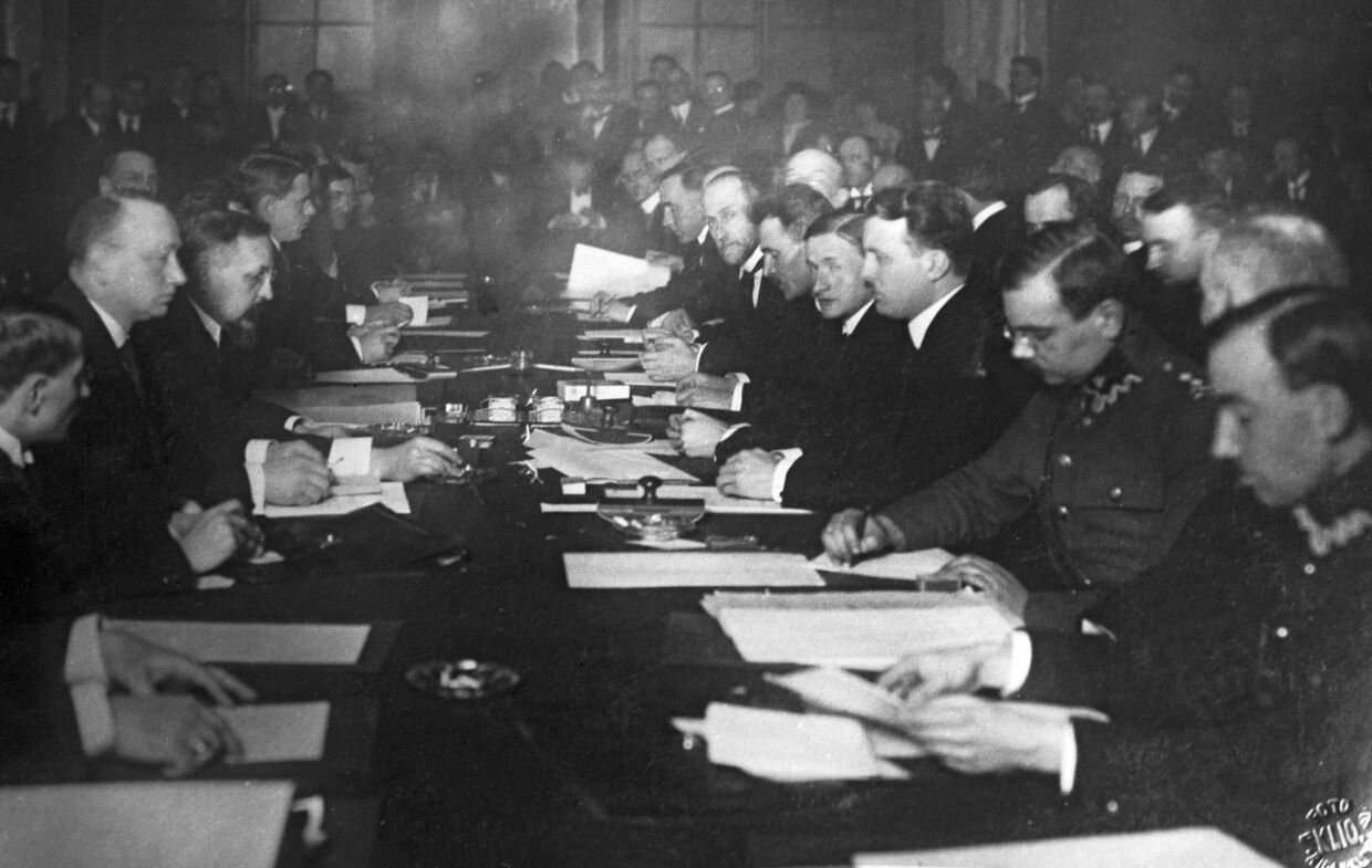 Подписание мирного договора между РСФСР и Польской республикой 18 марта 1921 года в Риге.