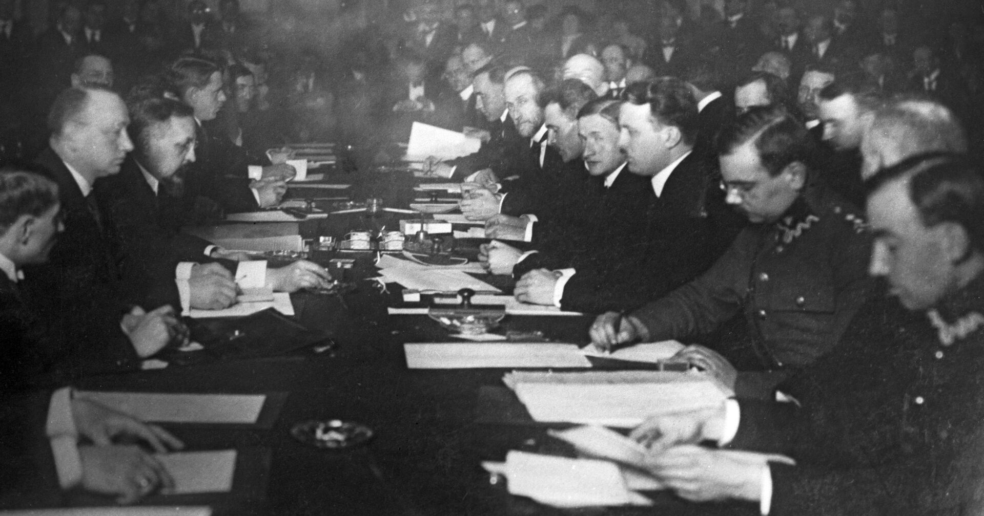 Подписание мирного договора между РСФСР и Польской республикой 18 марта 1921 года в Риге. - ИноСМИ, 1920, 18.03.2021