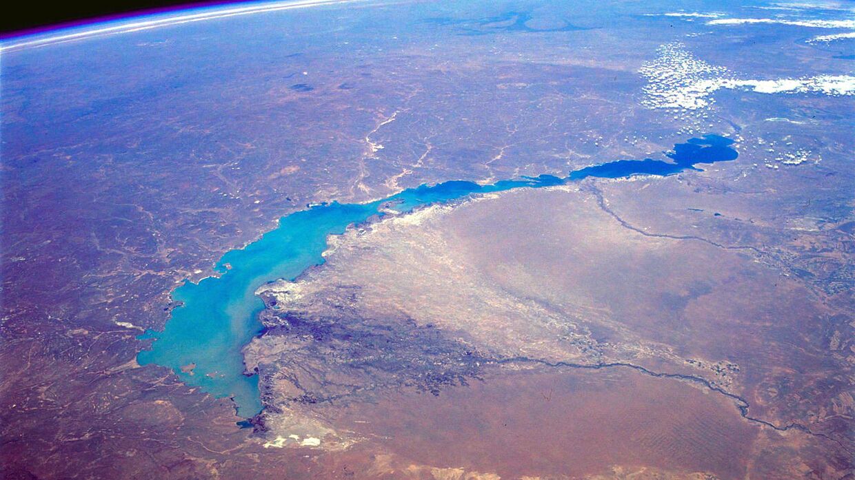 Вид на озеро Балхаш в Казахстане из космоса