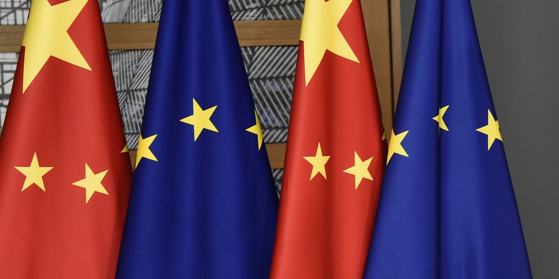 Флаги ЕС и КНР - ИноСМИ, 1920, 25.03.2023
