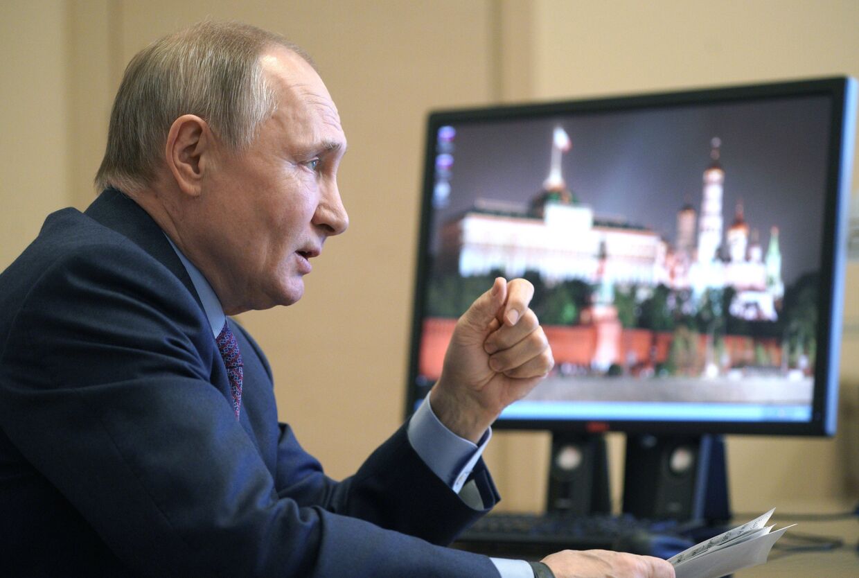 Президент РФ В. Путин провел совещание по вопросам наращивания производства вакцин и вакцинации населения РФ
