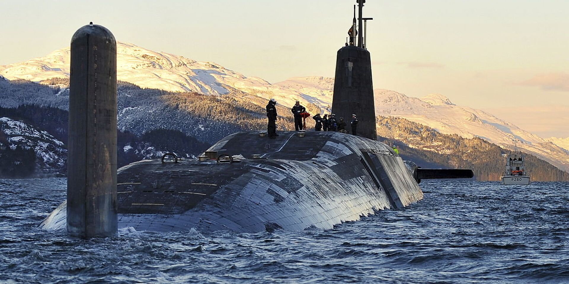 Атомная подводная лодка HMS Vanguard у военно-морской базы Клайд, Шотландия - ИноСМИ, 1920, 04.08.2024