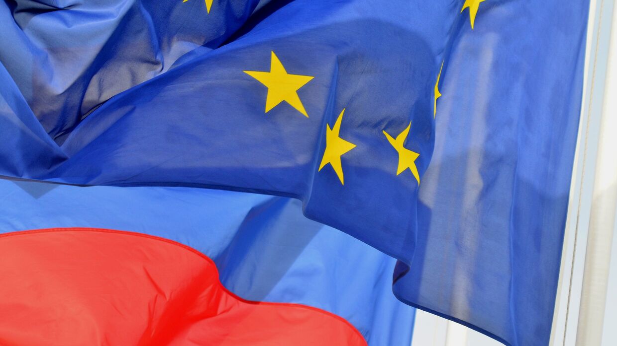 Флаги России и ЕС на набережной Ниццы