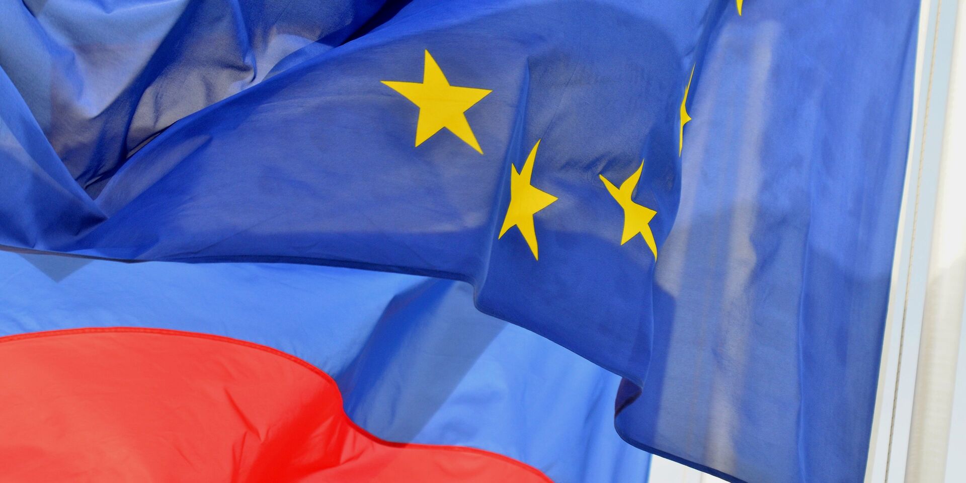 Флаги России и ЕС на набережной Ниццы - ИноСМИ, 1920, 24.11.2021