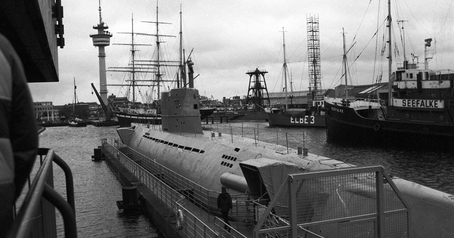 В порту Бременхафен соседствуют парусные яхты и подводные лодки - ИноСМИ, 1920, 01.04.2021