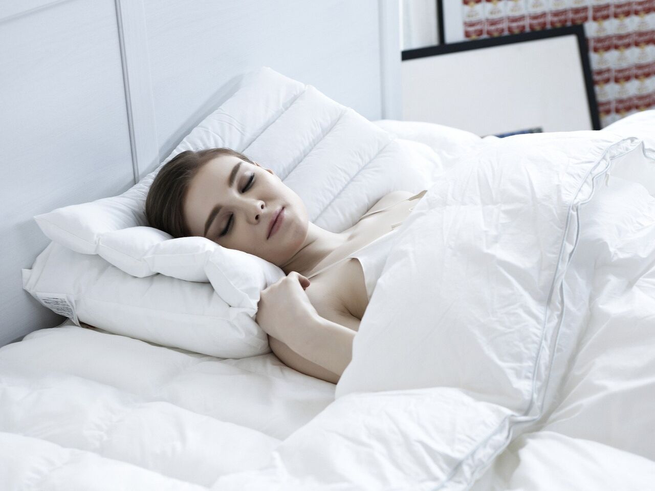 Гинеколог объяснила, почему женщинам лучше спать без трусов