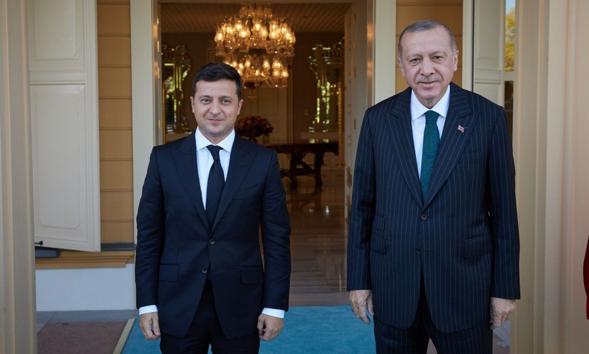 Президент Украины Владимир Зеленской и президент Турции Реджеп Тайип Эрдоган во время встречи в Стамбуле - ИноСМИ, 1920, 12.04.2021