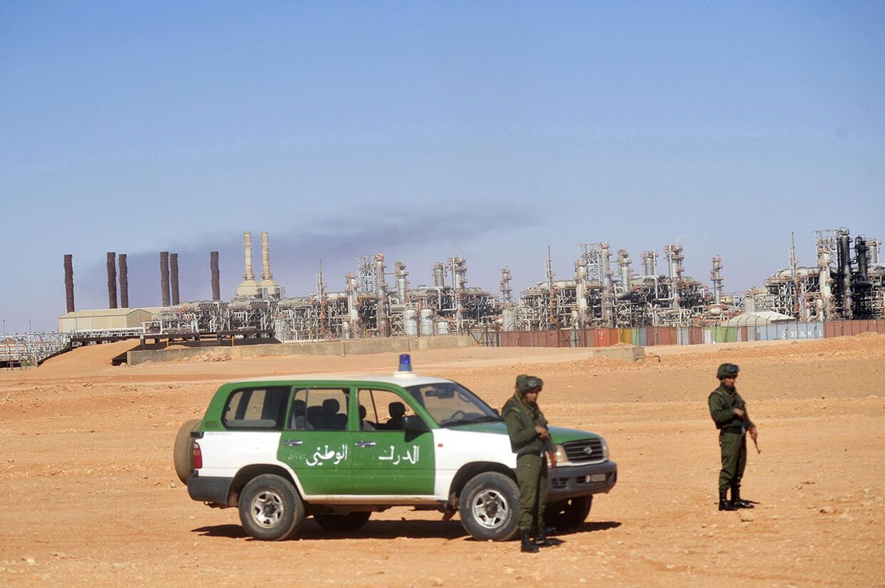 Алжирские военные на газовом заводе в Айн-Аменасе