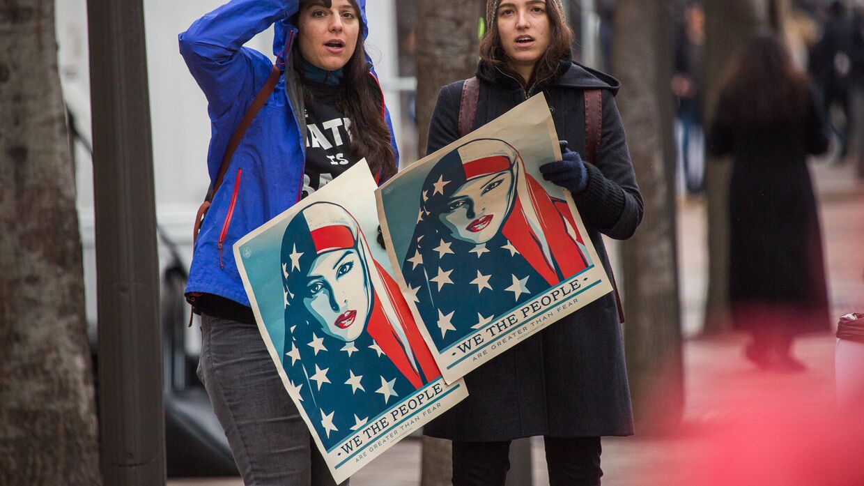 Мусульманки — участницы акции протеста против избрания Дональда Трампа президентом США, которая проходит в Вашингтоне в день его инаугурации
