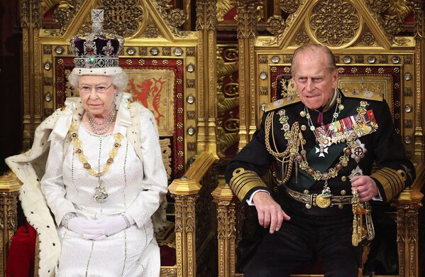 Королева Великобритании Елизавета и принц Филипп в Палате лордов в Лондоне