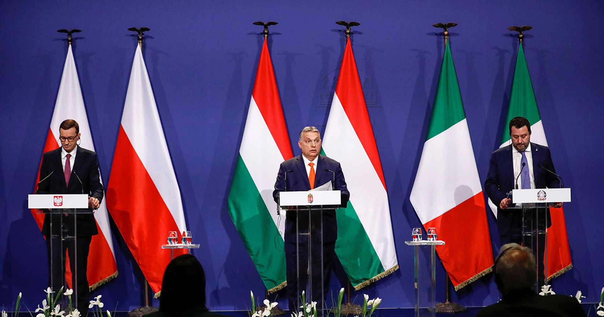 Премьер-министр Венгрии Виктор Орбан, премьер-министр Польши Матеуш Моравецкий и лидер партии Лига Севера Маттео Сальвини - ИноСМИ, 1920, 12.04.2021