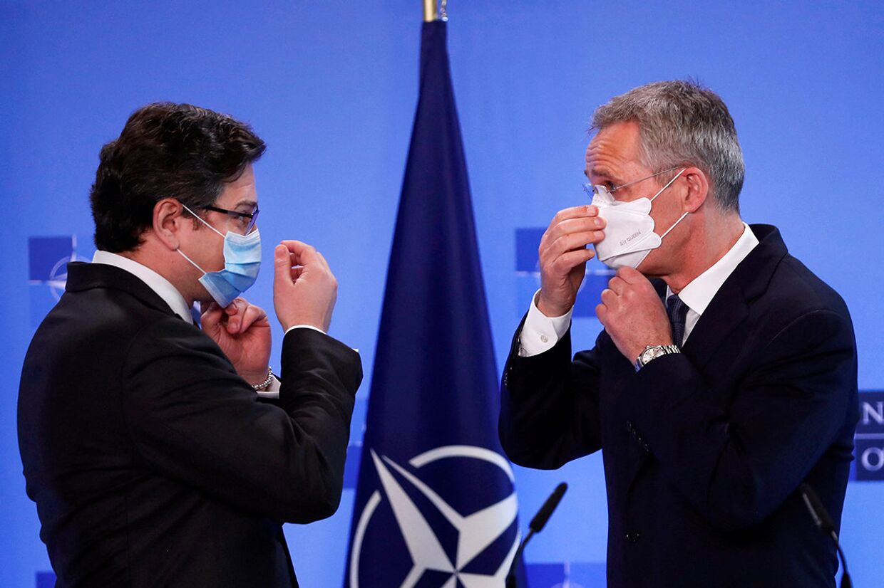 Генеральный секретарь НАТО Йенс Столтенберг и министр иностранных дел Украины Дмитрий Кулеба