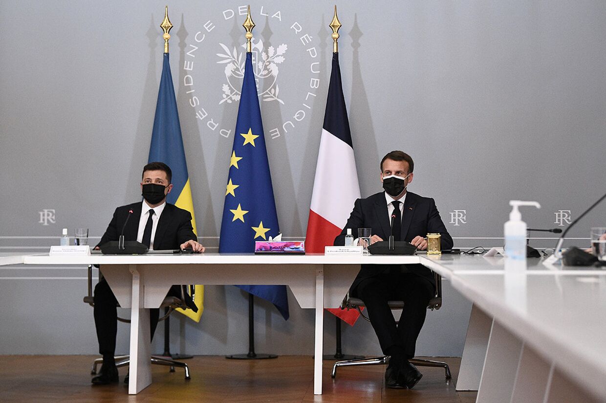 Президент Франции Эммануэль Макрон и президент Украины Владимир Зеленский