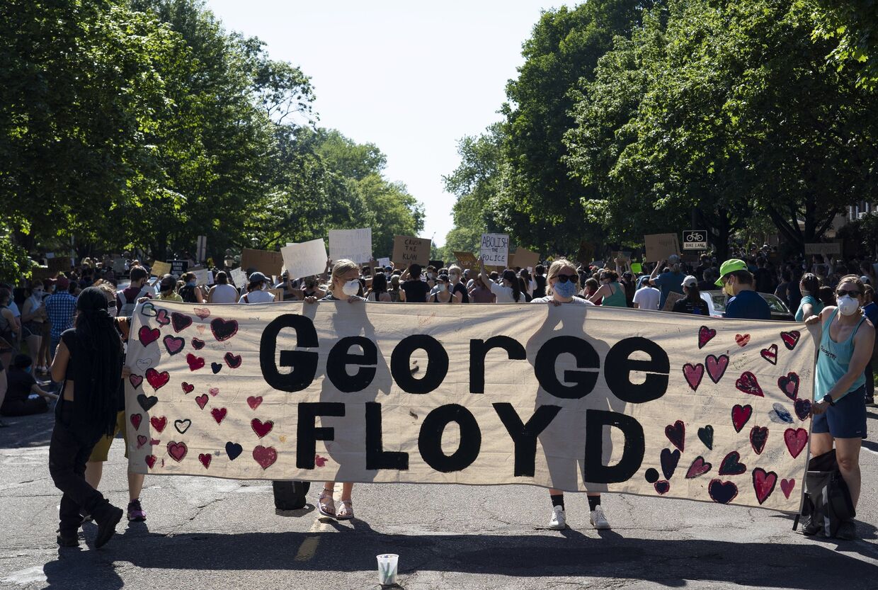 Протесты в США в связи со смертью при задержании полицией афроамериканца Джорджа Флойда в Миннеаполисе