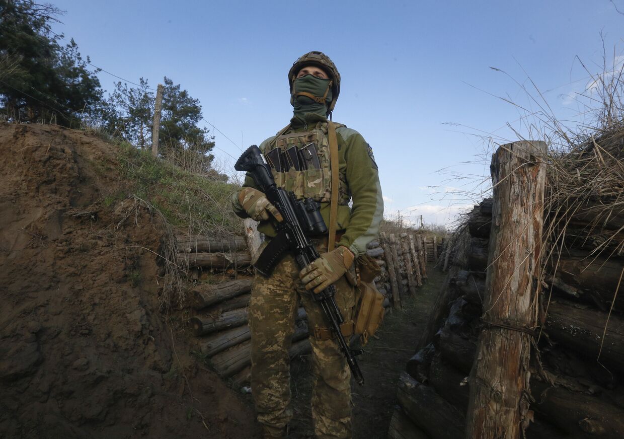 Солдат украинских вооруженных сил неподалеку от Луганска, Украина