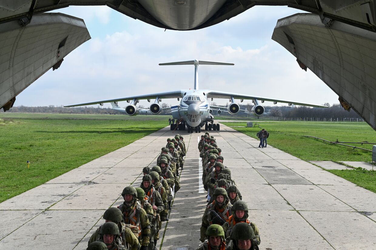 Российские ВВС готовятся к учениям на аэродроме в Таганроге