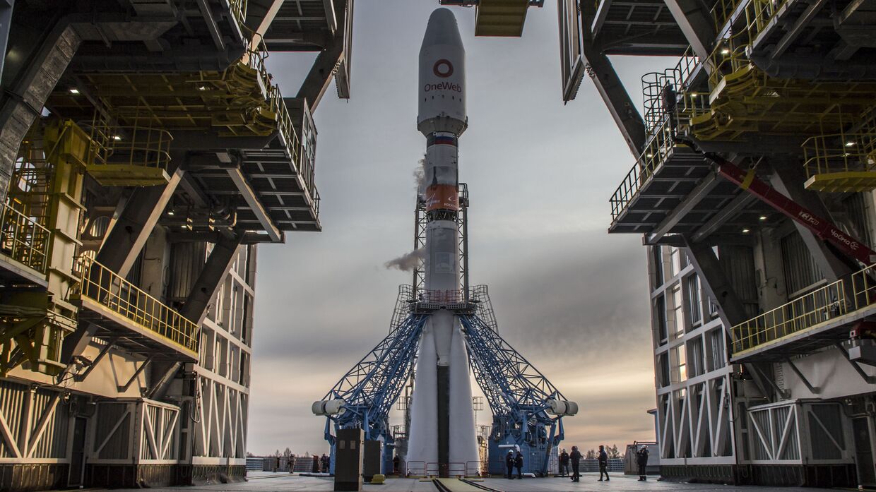 Пуск ракеты Союз-2 с 36 британскими спутниками связи с космодрома Восточный