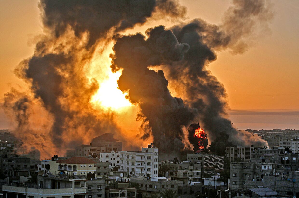 Последствия авиаударов по городу Хан-Юнис в секторе Газа