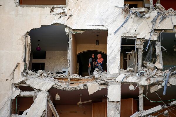 Здание, поврежденное в результате израильского авиаудара в городе Газа.