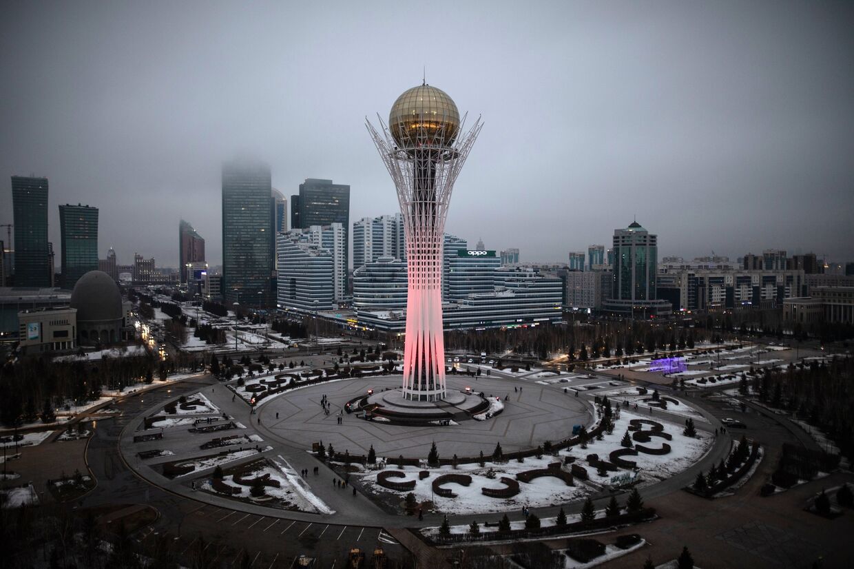 Монумент «Астана-Байтерек» в Нур-Султане, Казахстан