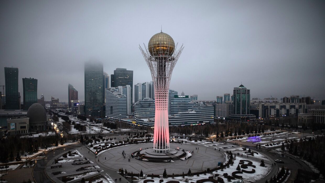 Монумент «Астана-Байтерек» в Нур-Султане, Казахстан