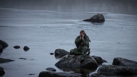Солдат шведских вооруженных сил во время совместных с НАТО учений «Единый трезубец»