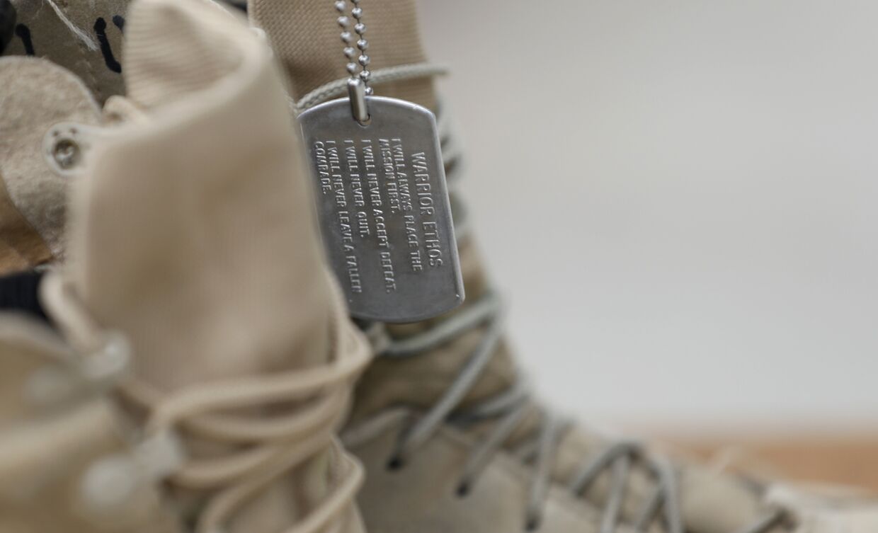 Армейские ботинки и жетон солдата армии США
