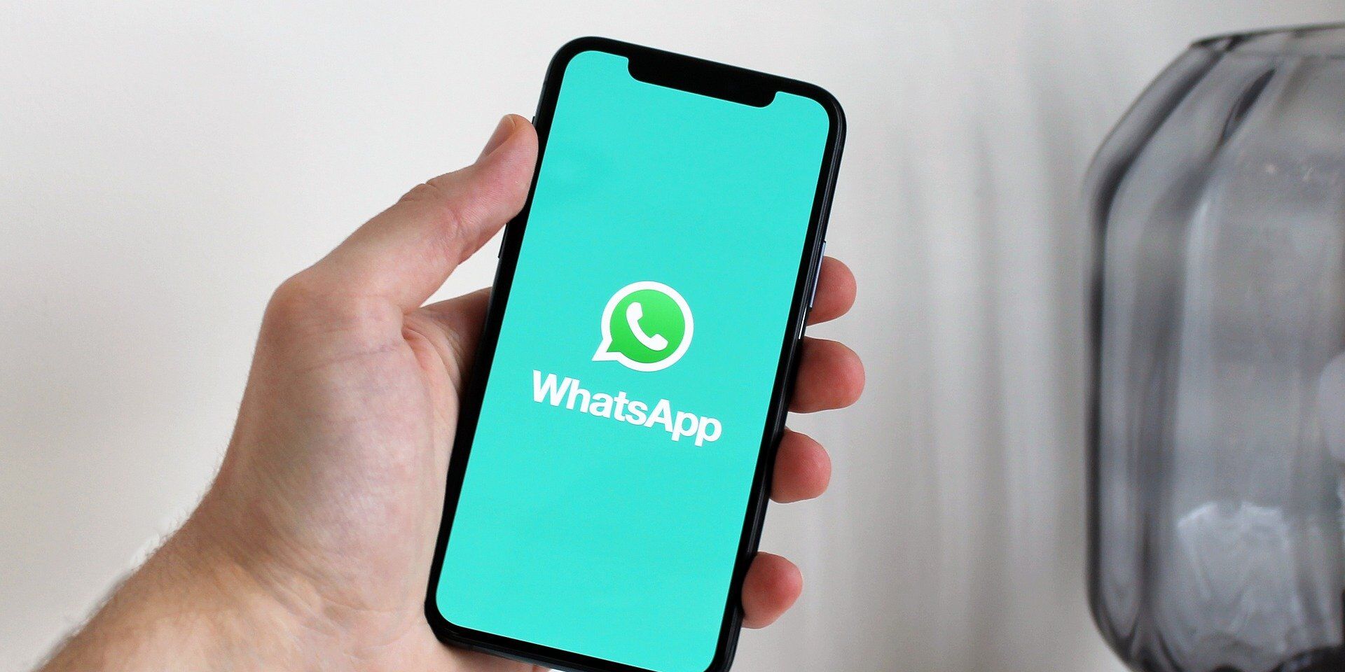 Приложение WhatsApp на экране смартфона - ИноСМИ, 1920, 14.05.2021