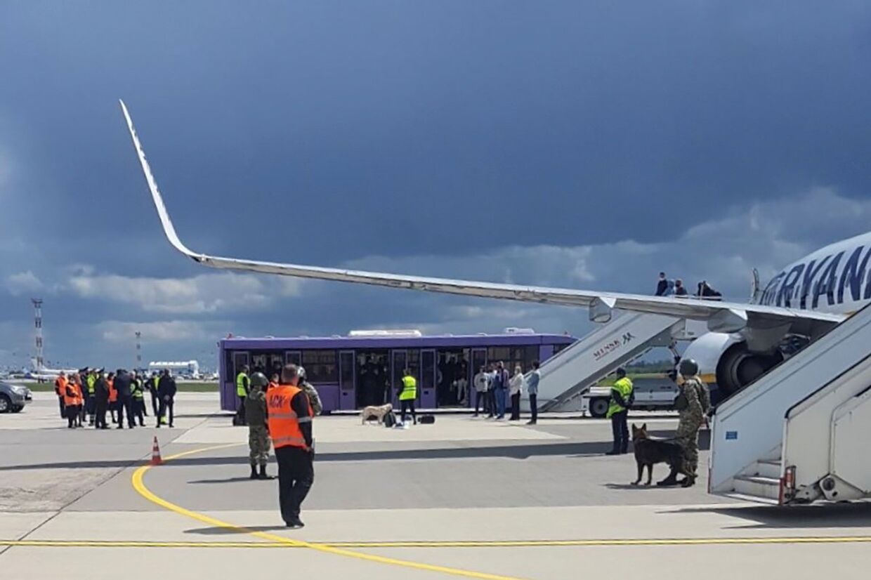 Самолет Ryanair на перроне международного аэропорта Минск